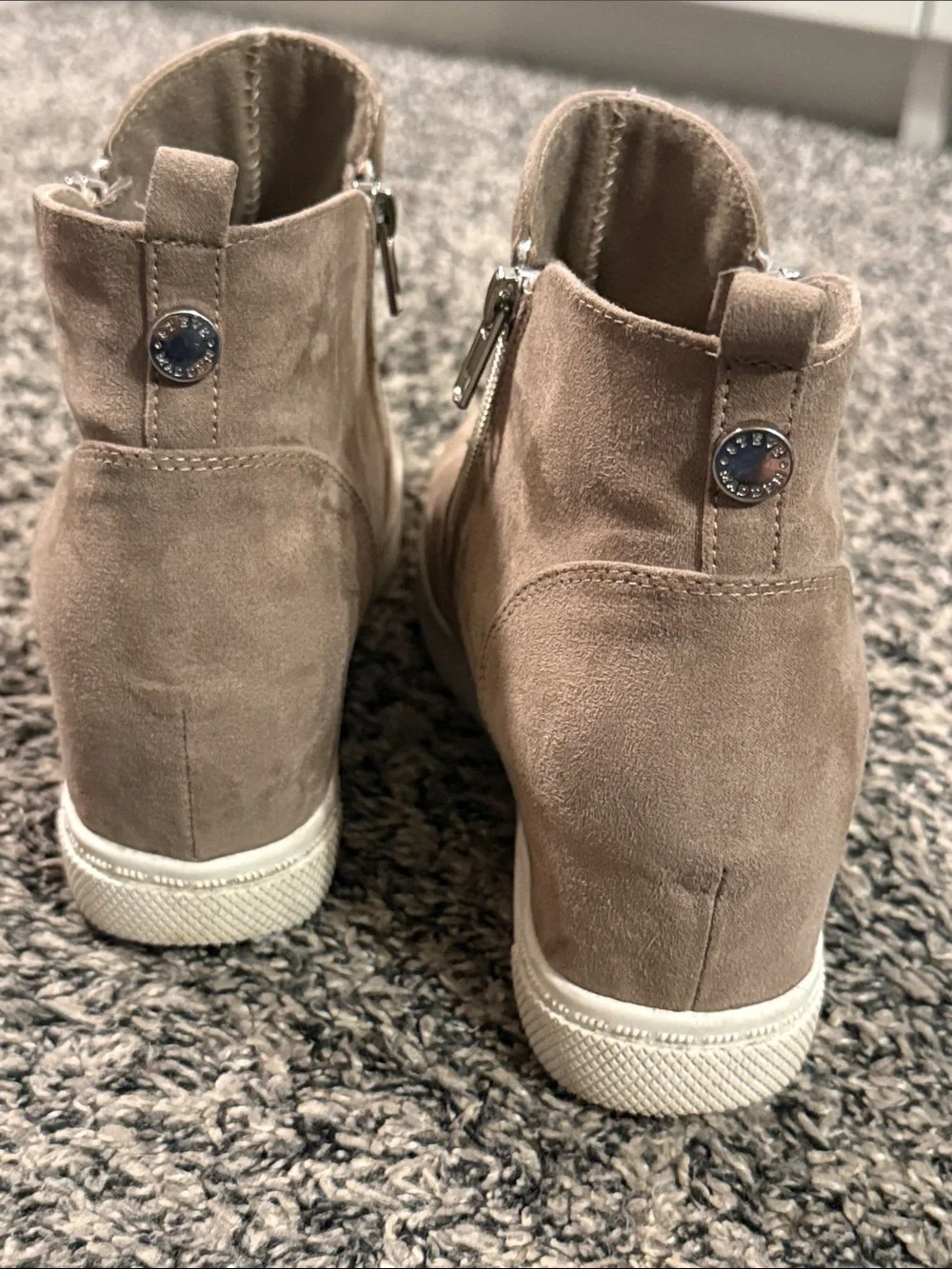 Steve Madden Wedgie Size 5 Taupe Hidden Wedge Sneaker Booties